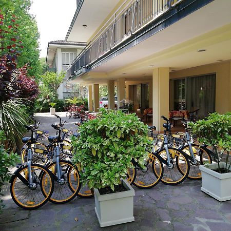 Hotel Devon Rooms&Breakfast Cesenatico Buitenkant foto