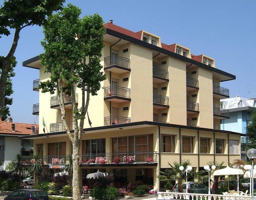 Hotel Devon Rooms&Breakfast Cesenatico Buitenkant foto