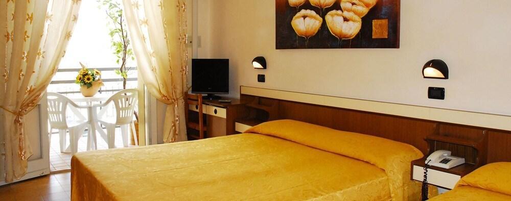 Hotel Devon Rooms&Breakfast Cesenatico Buitenkant foto