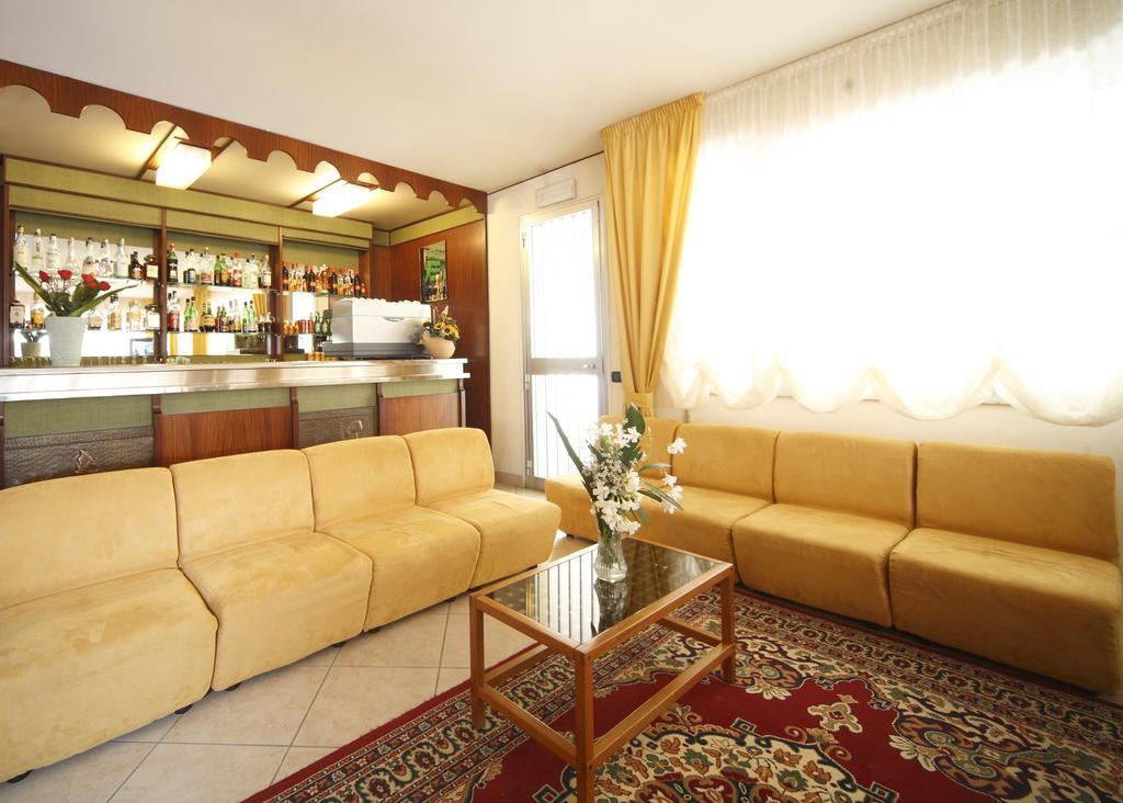 Hotel Devon Rooms&Breakfast Cesenatico Buitenkant foto