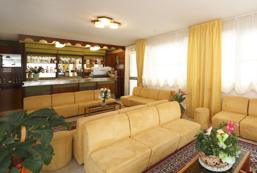 Hotel Devon Rooms&Breakfast Cesenatico Buitenkant foto