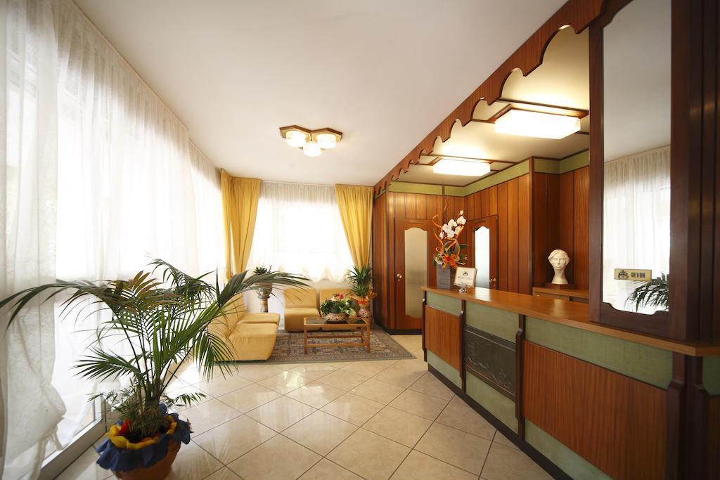 Hotel Devon Rooms&Breakfast Cesenatico Buitenkant foto