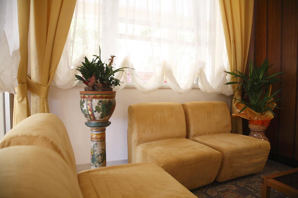Hotel Devon Rooms&Breakfast Cesenatico Buitenkant foto