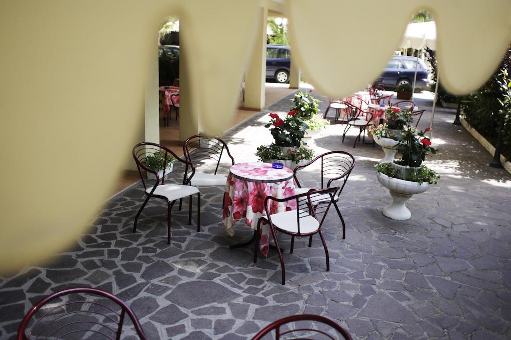 Hotel Devon Rooms&Breakfast Cesenatico Buitenkant foto