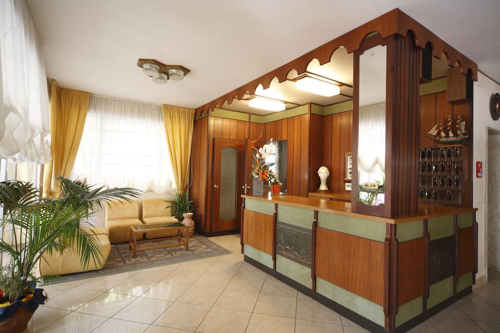 Hotel Devon Rooms&Breakfast Cesenatico Buitenkant foto