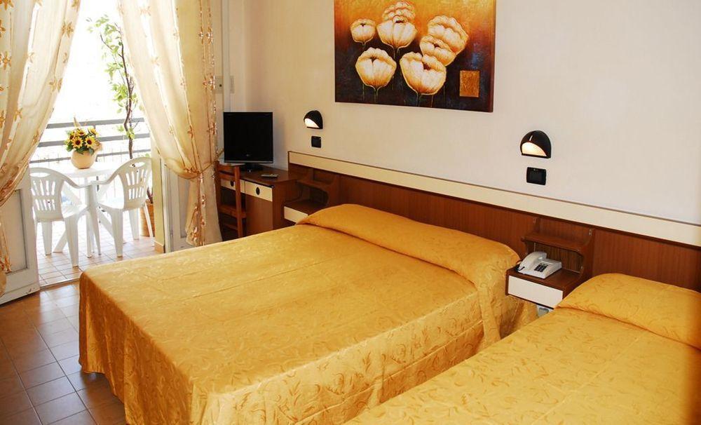 Hotel Devon Rooms&Breakfast Cesenatico Buitenkant foto