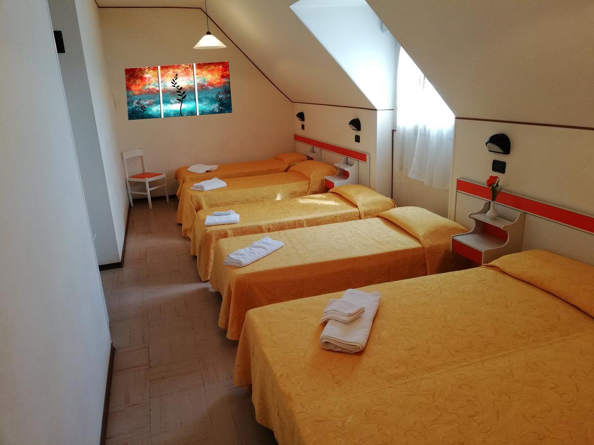 Hotel Devon Rooms&Breakfast Cesenatico Buitenkant foto