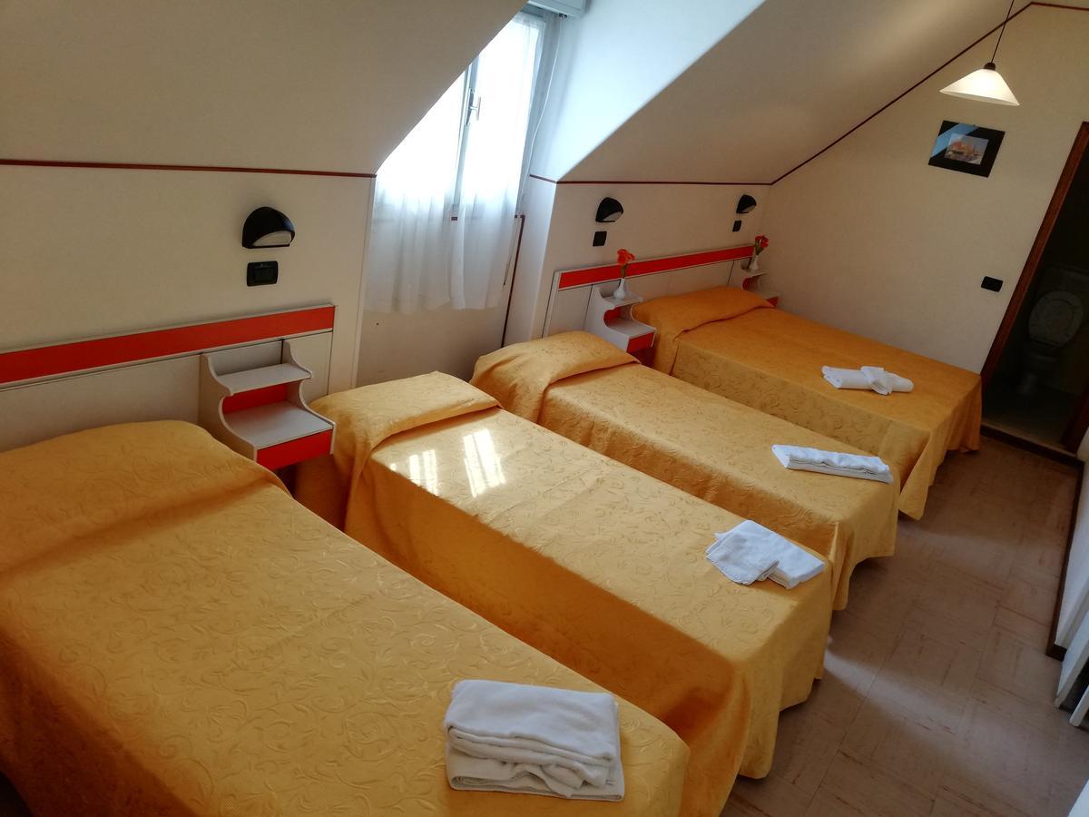 Hotel Devon Rooms&Breakfast Cesenatico Buitenkant foto