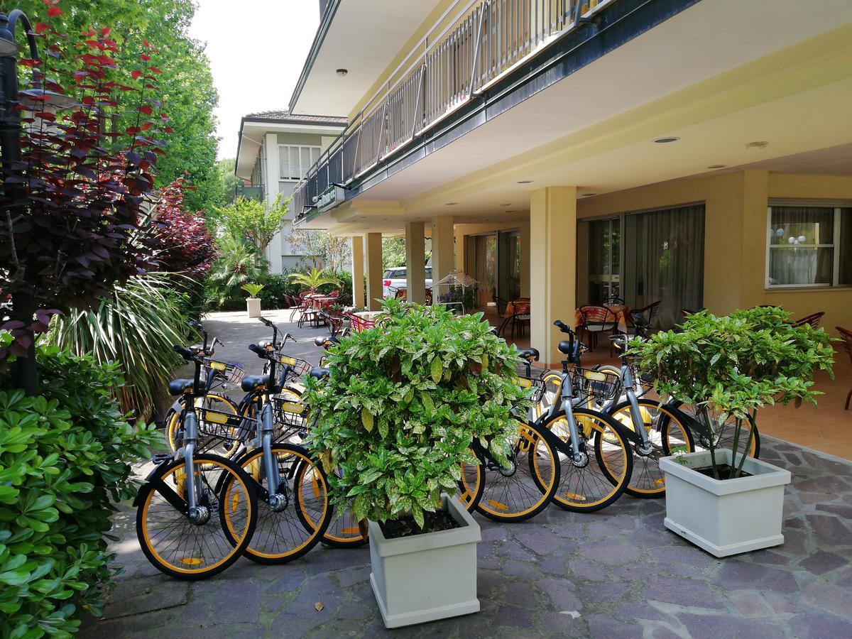 Hotel Devon Rooms&Breakfast Cesenatico Buitenkant foto